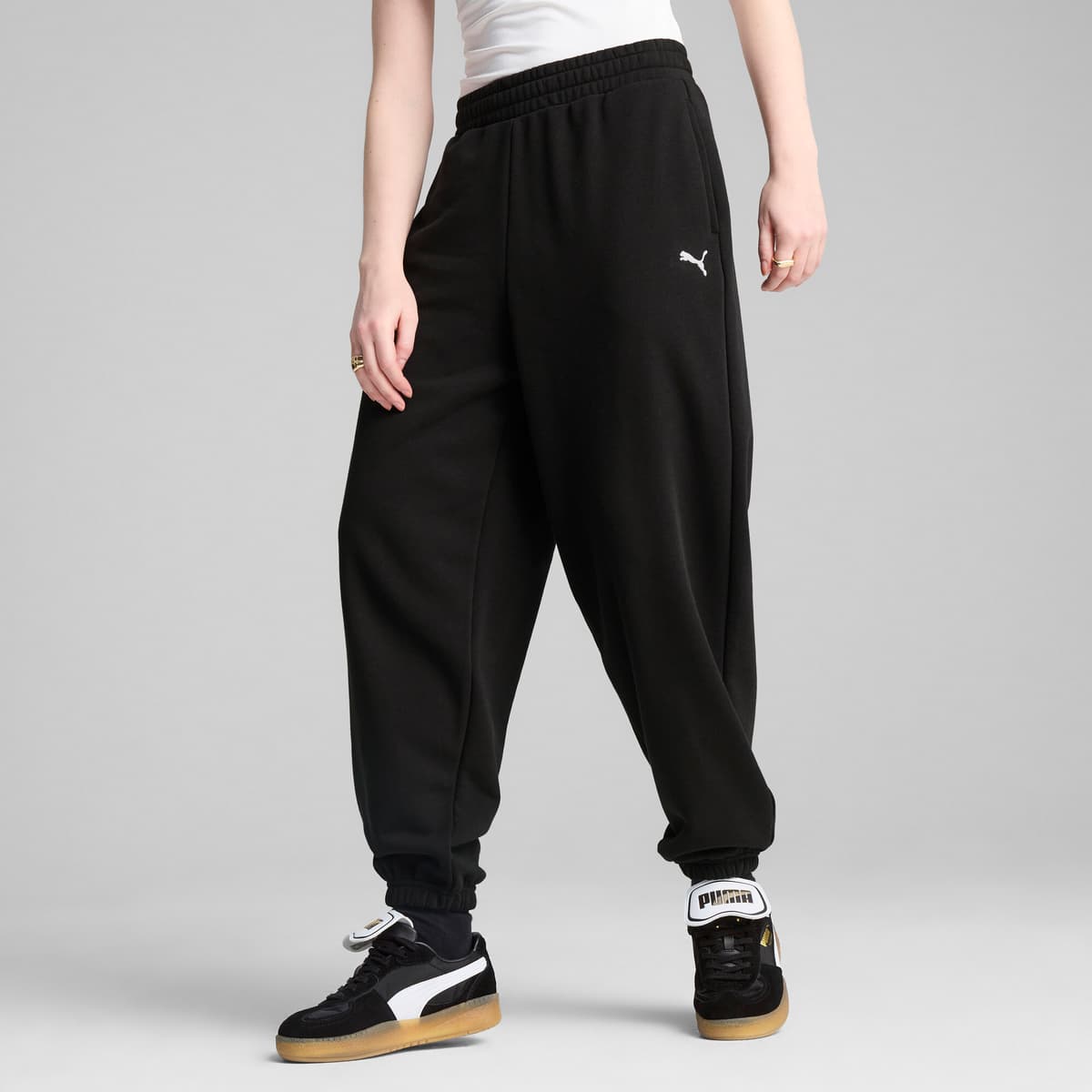 PUMA WARDROBE ESS relaxed joggingbroek voor Dames, Zwart, Maat S