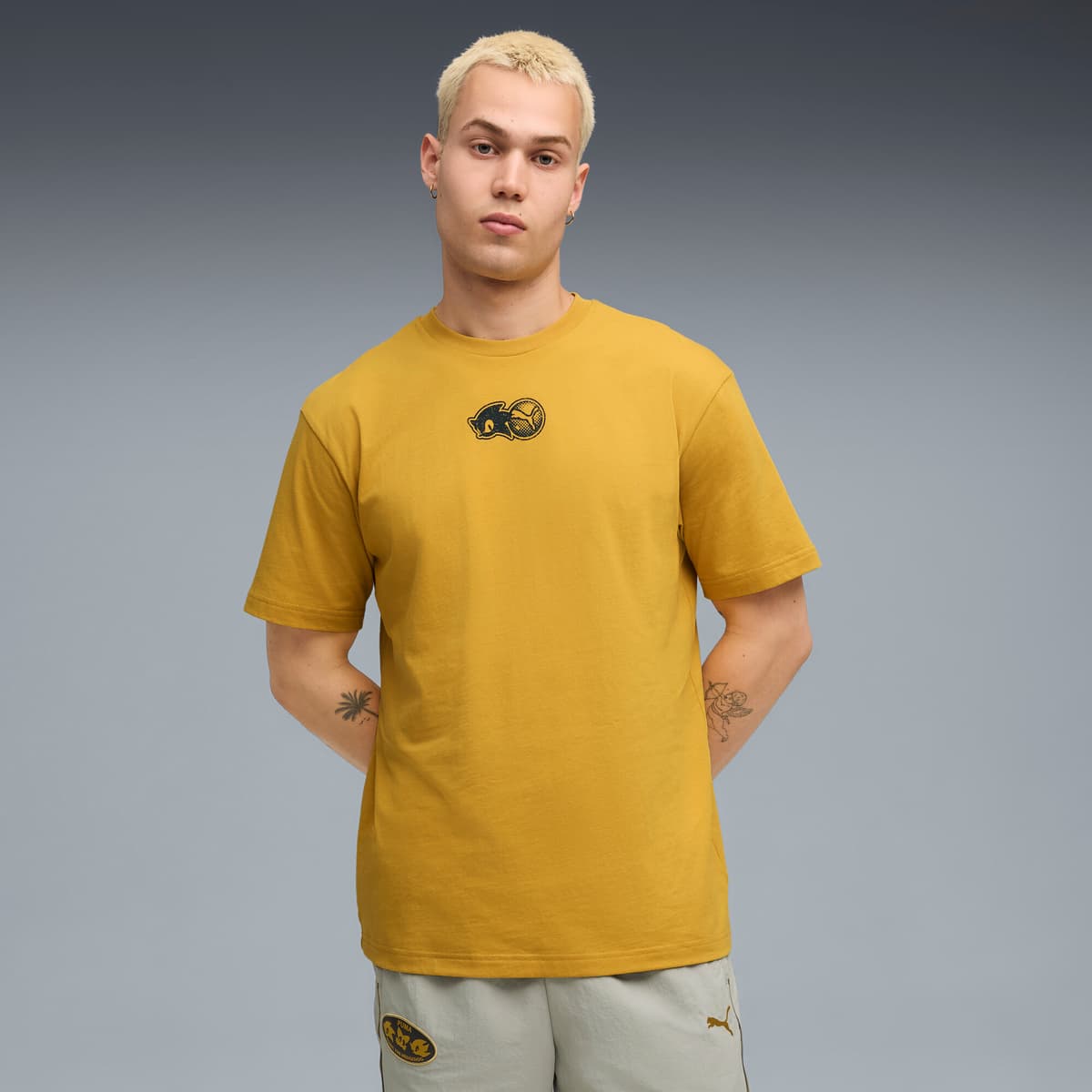 PUMA x SONIC THE HEDGEHOG T-shirt met grafische print voor Heren, Goud, Maat XXL