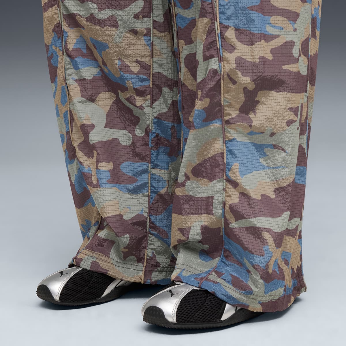 PUMA CLRT uniseks ripstopbroek met all-over-print, Maat S thumbnail 4