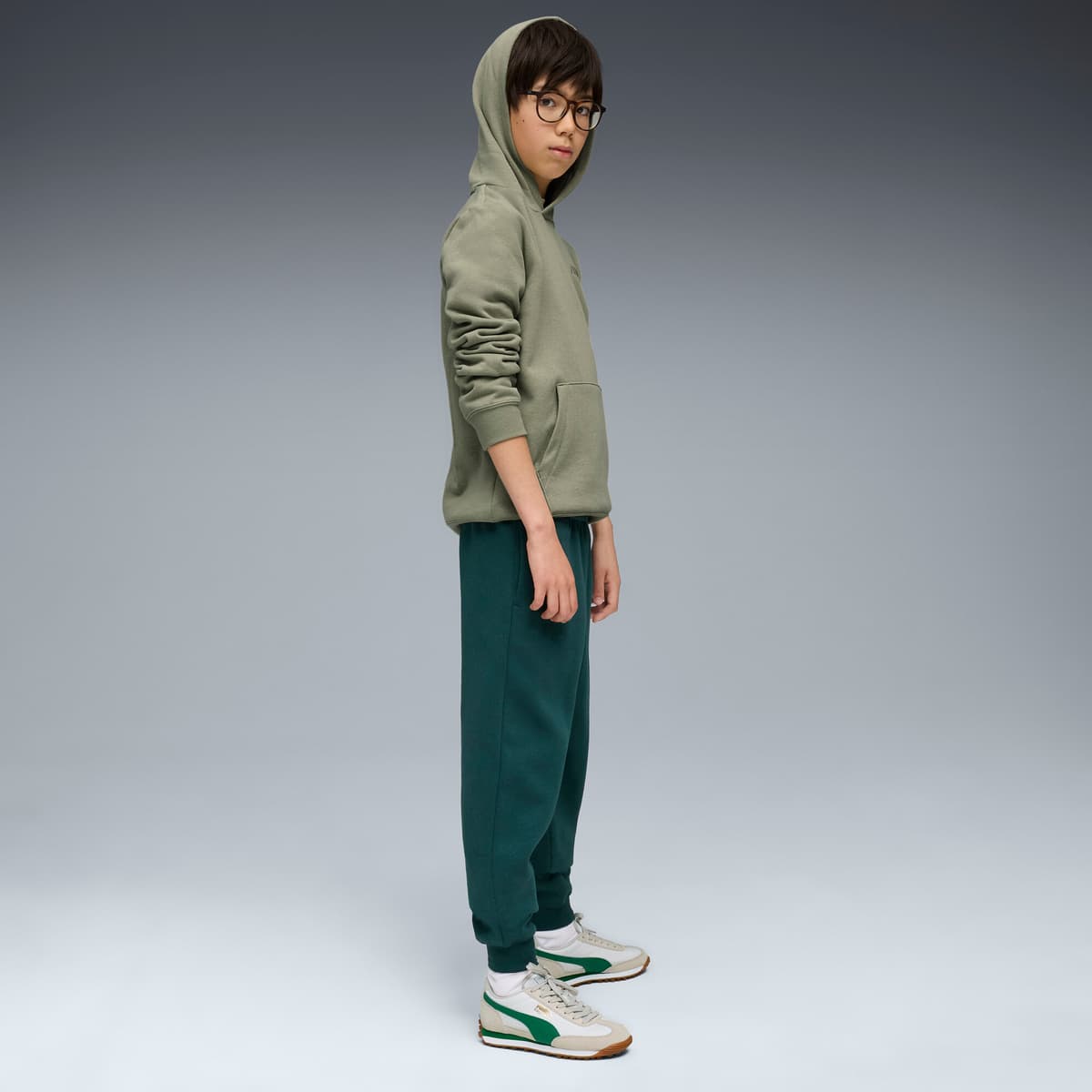 PUMA ESS No. 1-logo fleece sweatpant voor Heren, Groen, Maat 11-12Y thumbnail 2