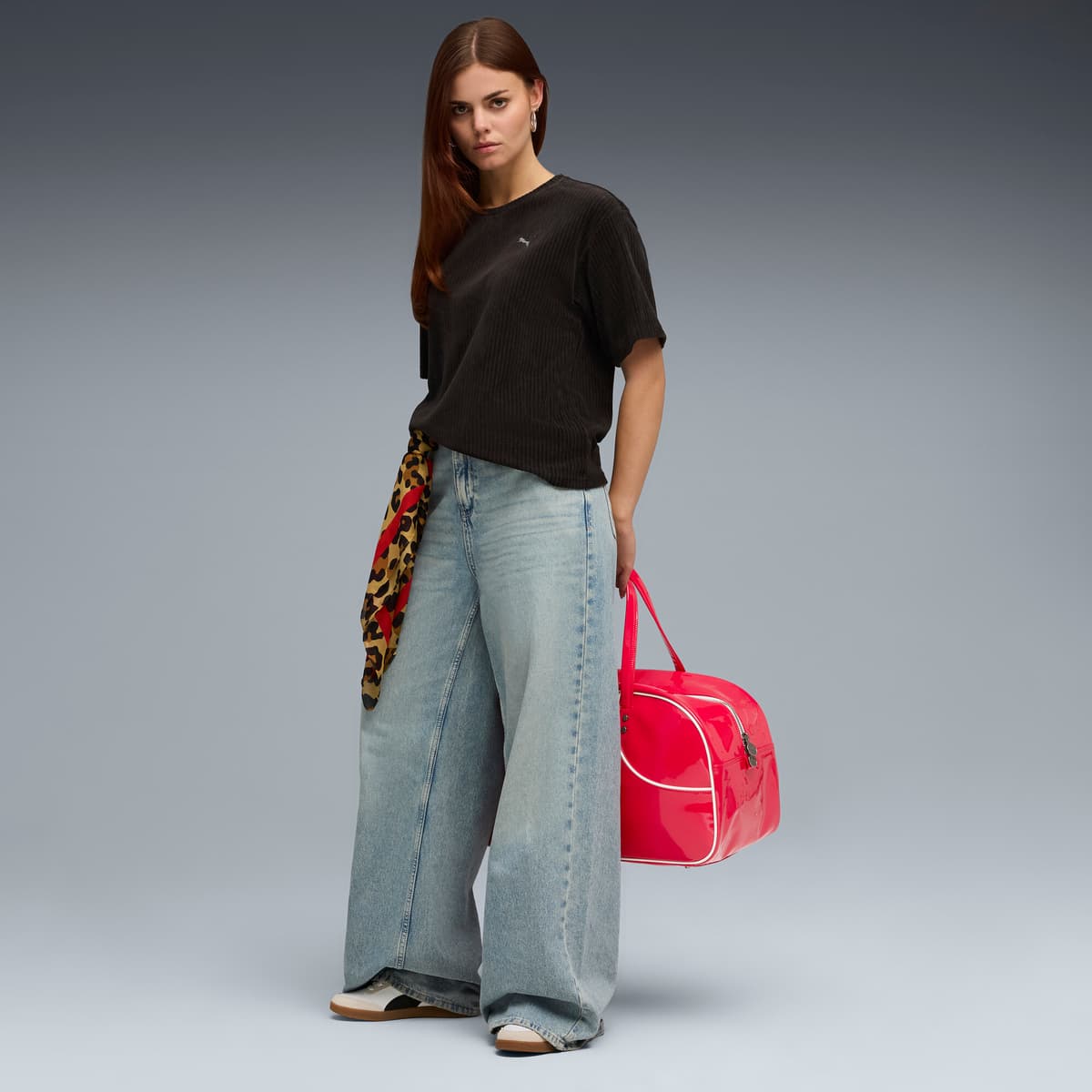 PUMA Essentials Elevated relaxed velours geribbeld T-shirt voor Dames, Zwart, Maat S thumbnail 4