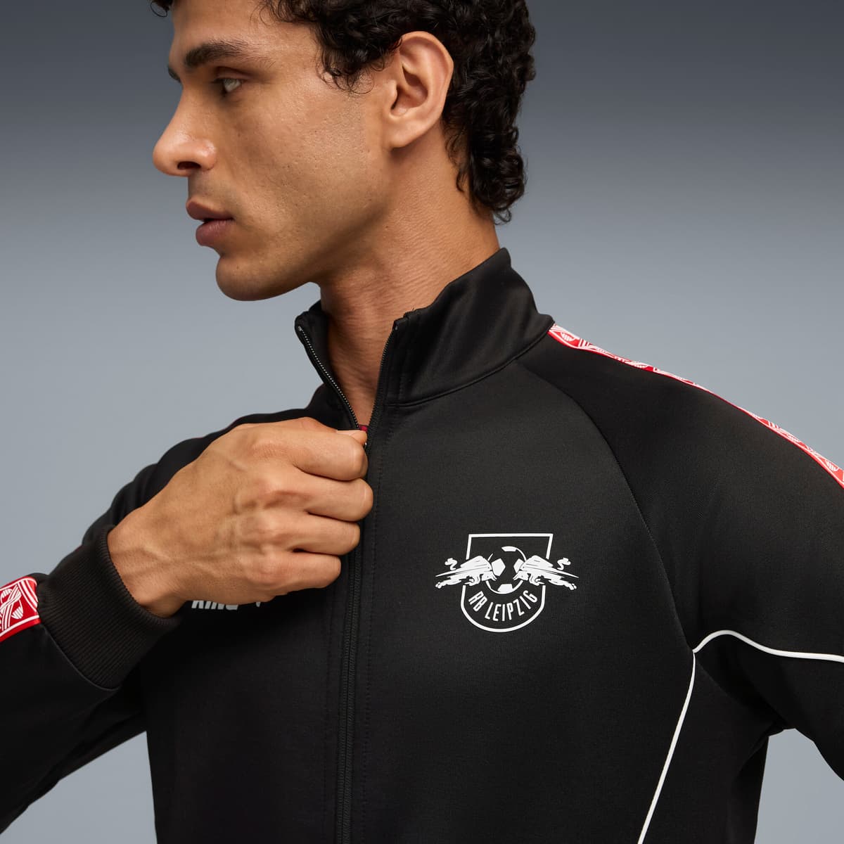 PUMA RB Leipzig KING Anthem jack voor Heren, Zwart/Rood, Maat XL thumbnail 7