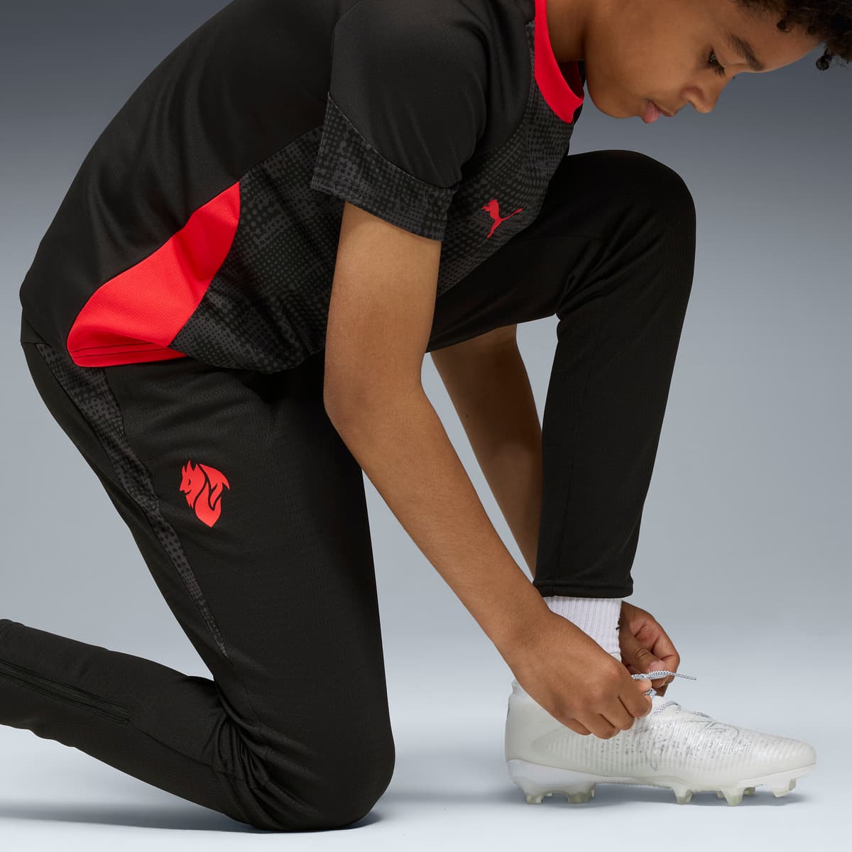 PUMA AC Milan trainingsbroek, Zwart/Rood, Maat 9-10Y thumbnail 6