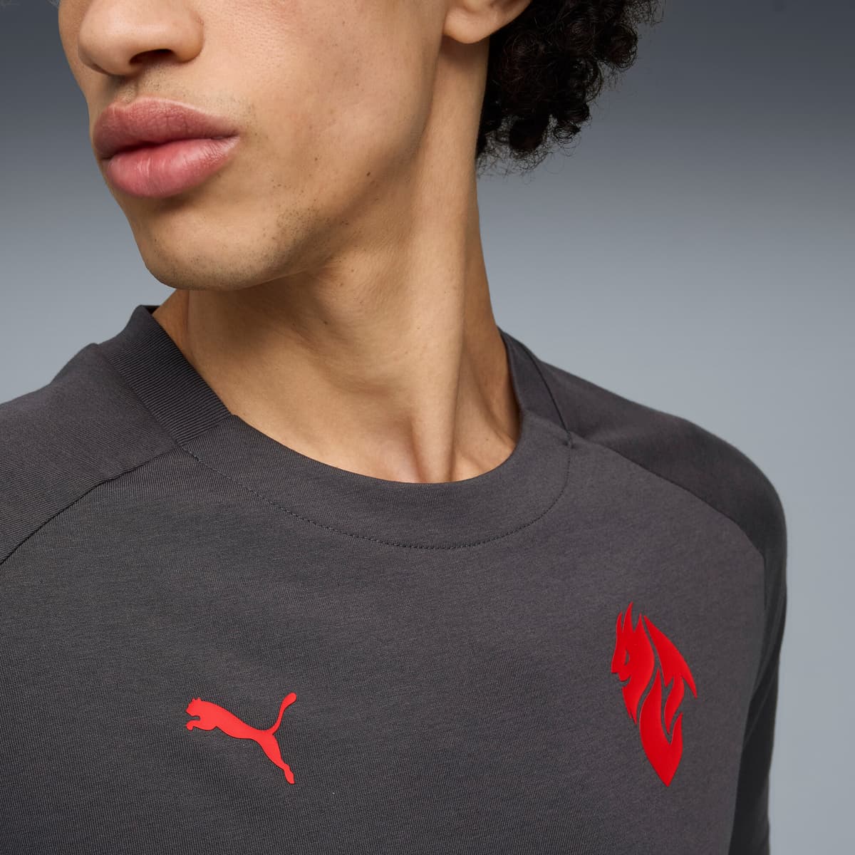 AC Milan PUMATECH T-shirt met zak voor Heren, Grijs/Rood, Maat XS thumbnail 2