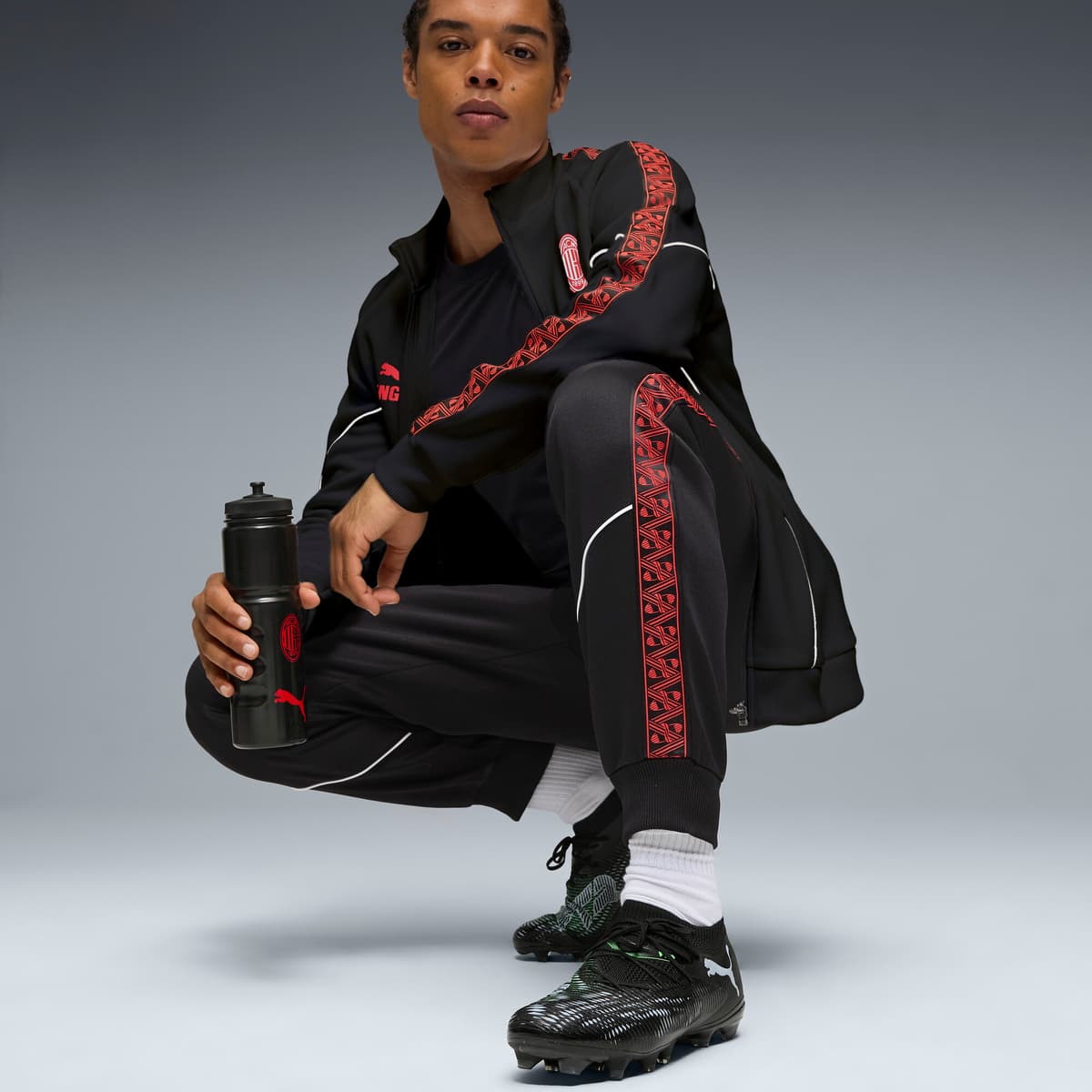 PUMA AC Milan KING Anthem broek voor Heren, Zwart/Rood, Maat 3XL thumbnail 2