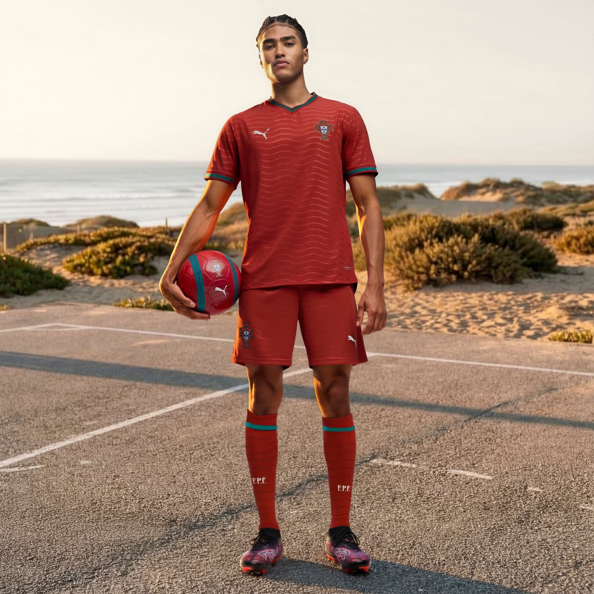 PUMA Portugal 2026 short voor Heren, Groen/Rood, Maat L thumbnail 4