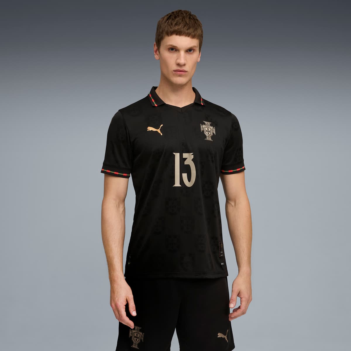 PUMA Portugal 25/26 Authentic Special Edition EusÃ©bio voetbalshirt voor Heren, Zwart/Goud, Maat L thumbnail 10