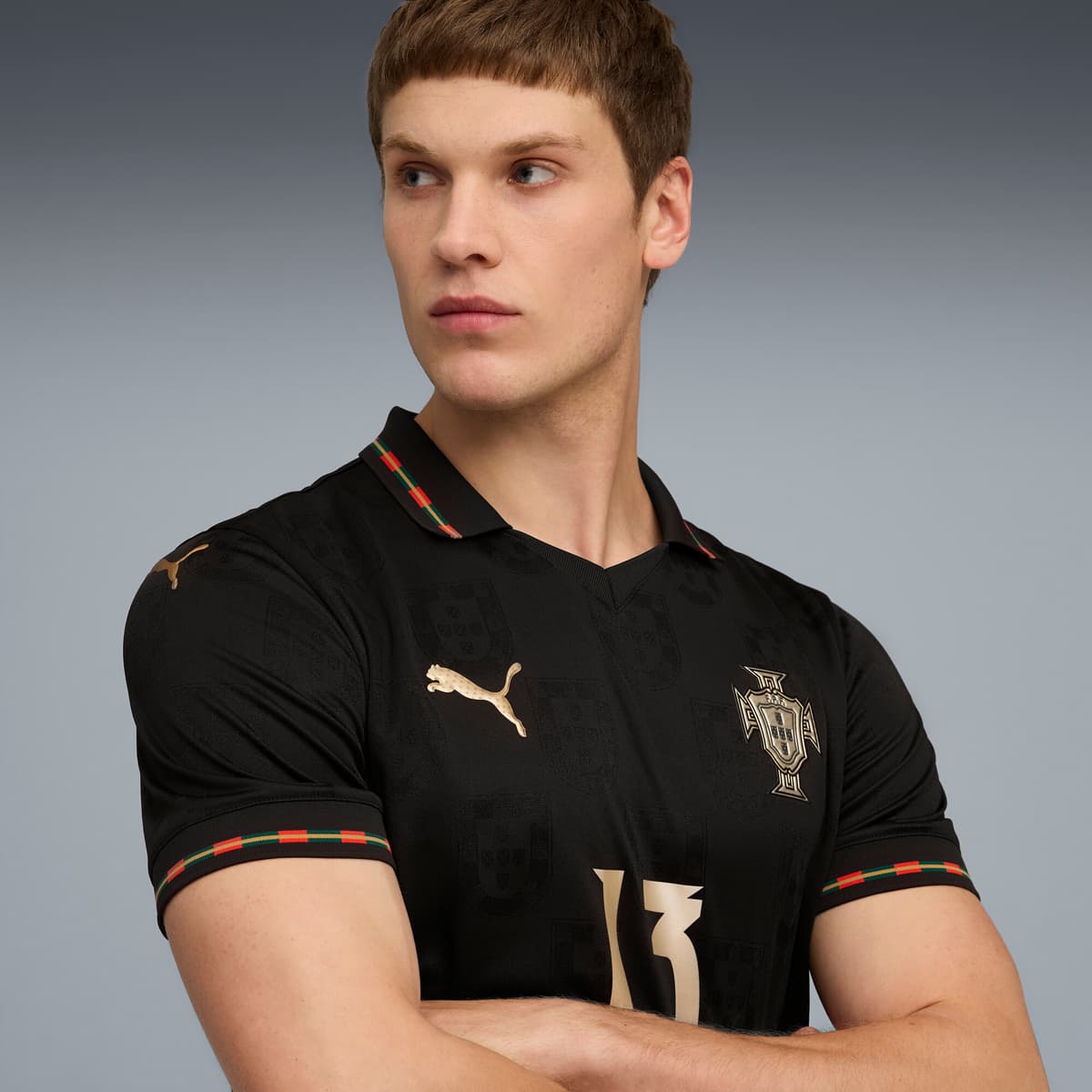 PUMA Portugal 25/26 Authentic Special Edition EusÃ©bio voetbalshirt voor Heren, Zwart/Goud, Maat L thumbnail 9