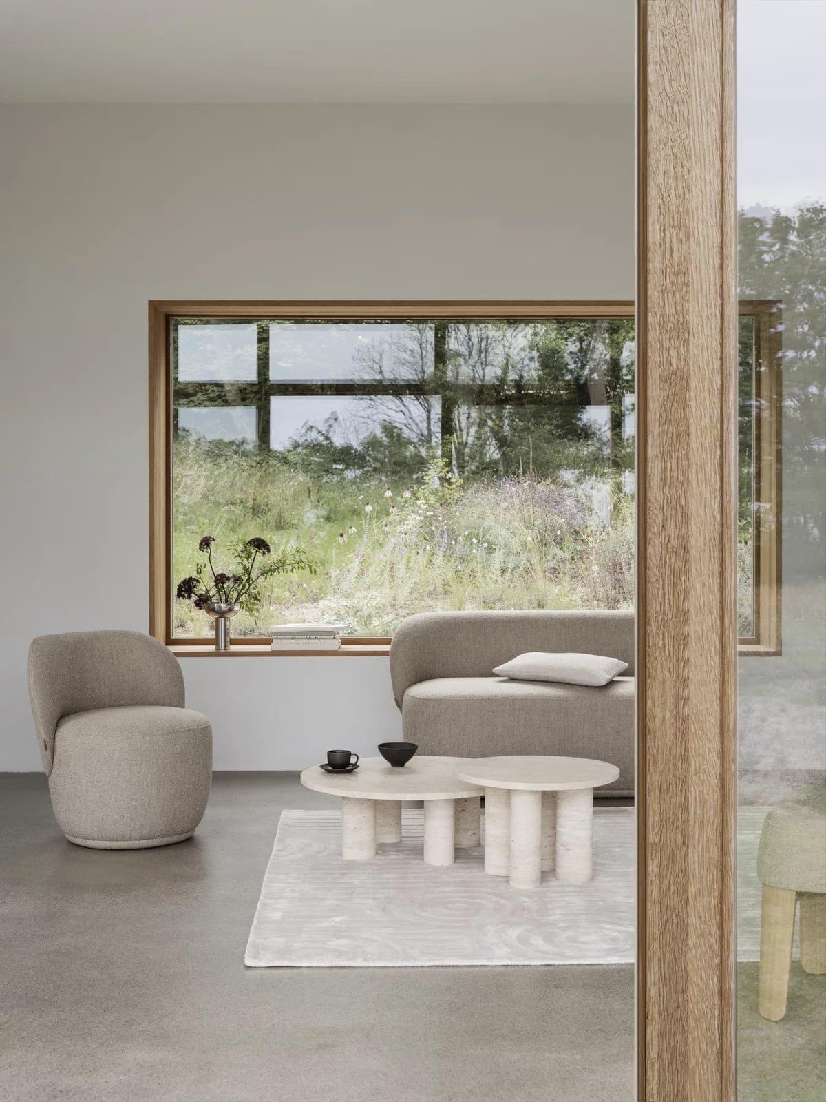 Blomus Volos SalontafelØ75 Silver Travertine thumbnail 2