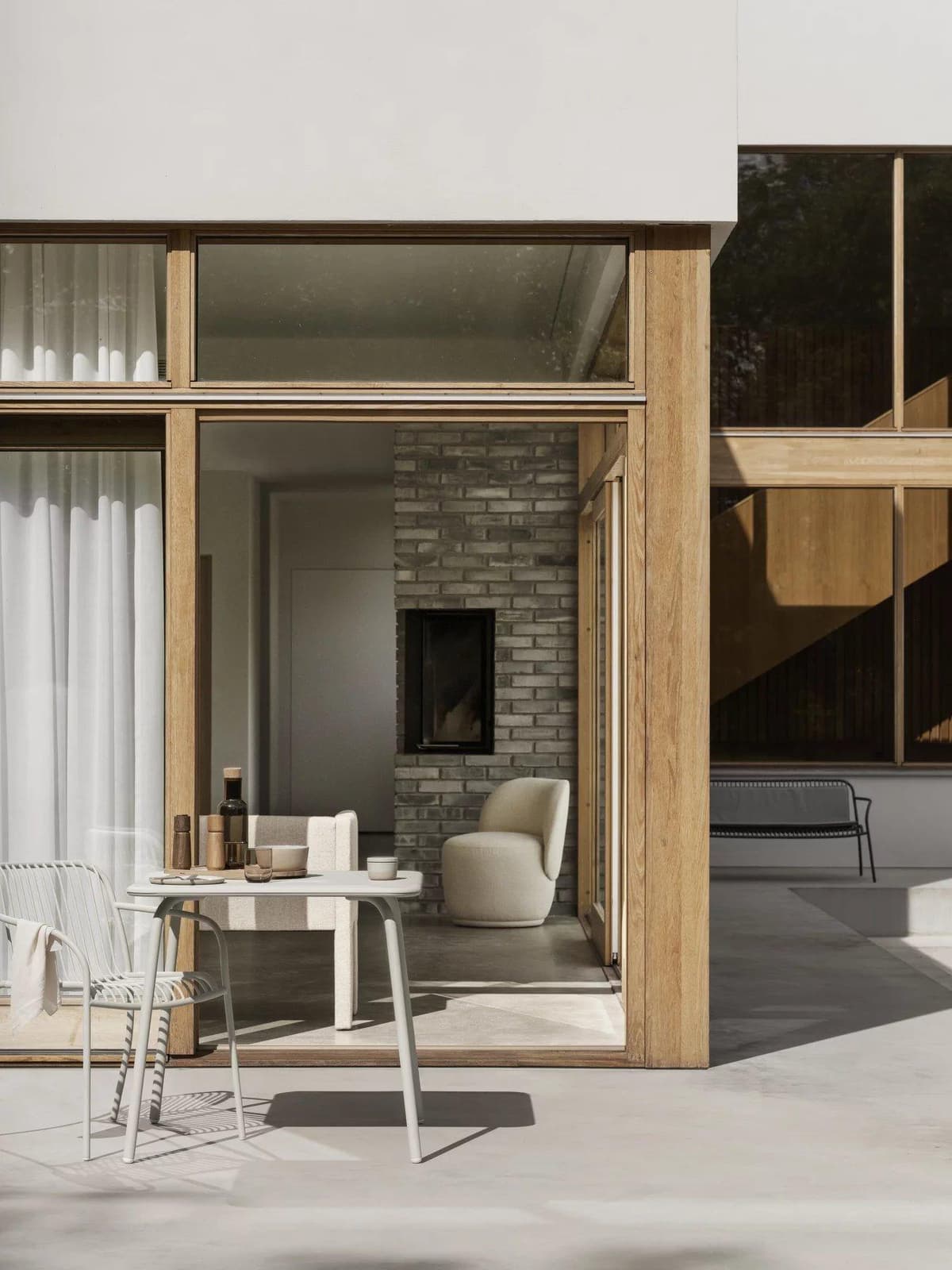 Blomus Yua Bijzettafel Outdoor 80x80x74 Silk Grey thumbnail 4