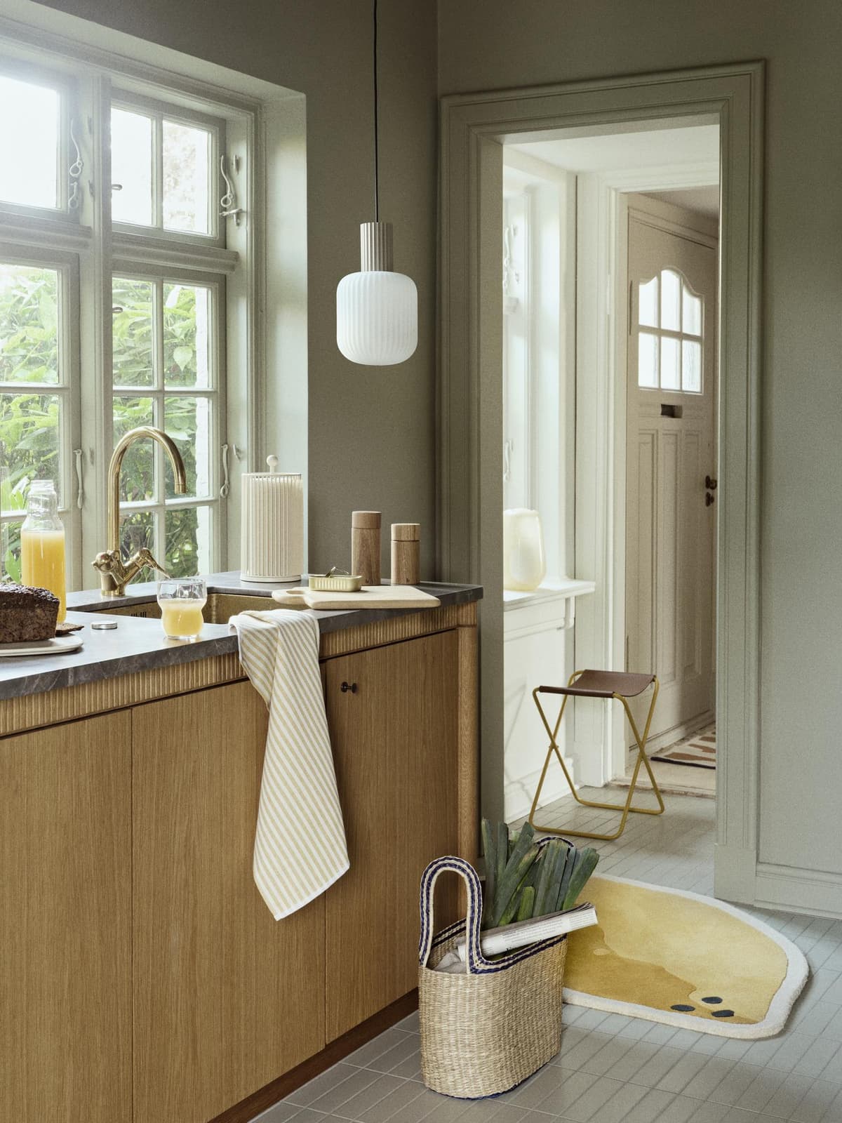 Broste Copenhagen Edda Keukenrolhouder Crown Blue thumbnail 2