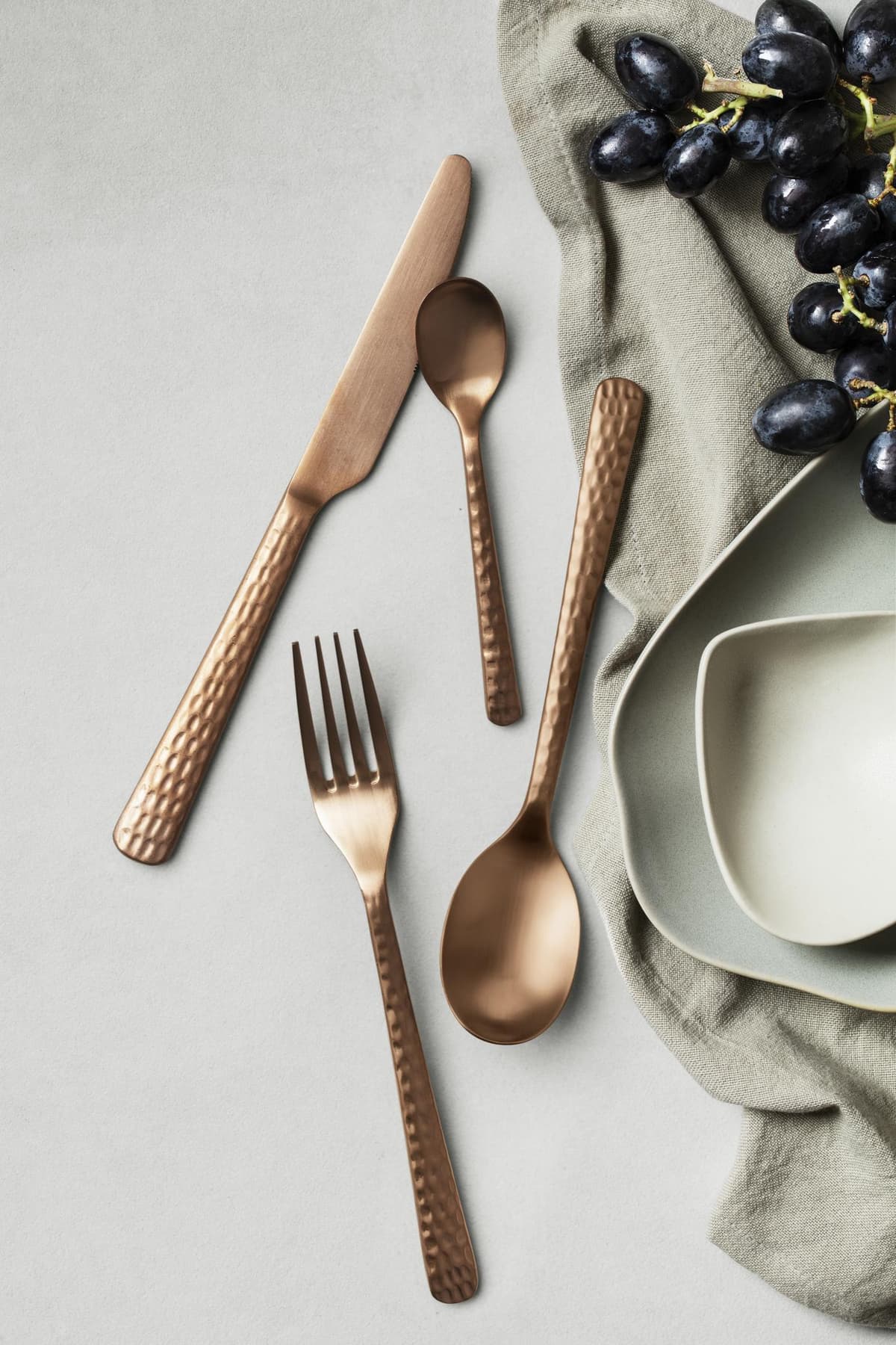 Broste Copenhagen Hammered Bestekset 16-delig Brushed Satin thumbnail 2