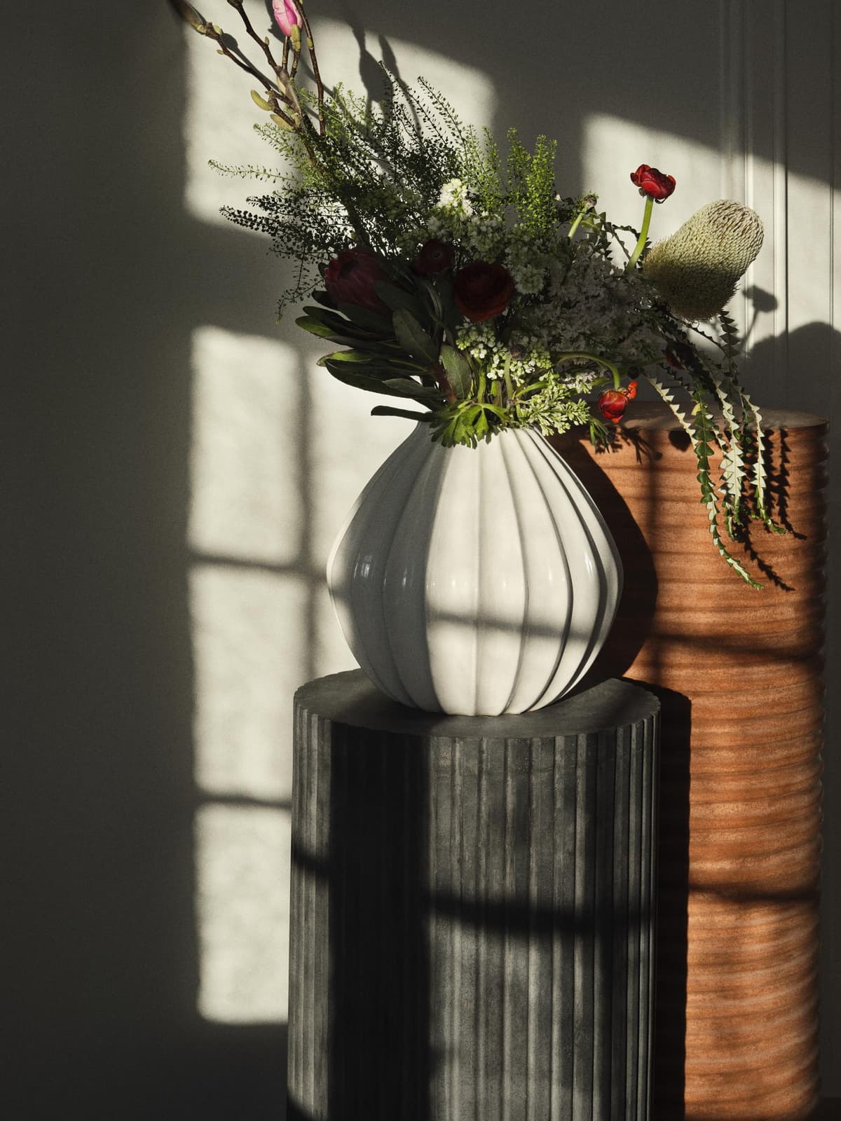 Broste Copenhagen Wide Vaas Large Rainy Day Grey thumbnail 3