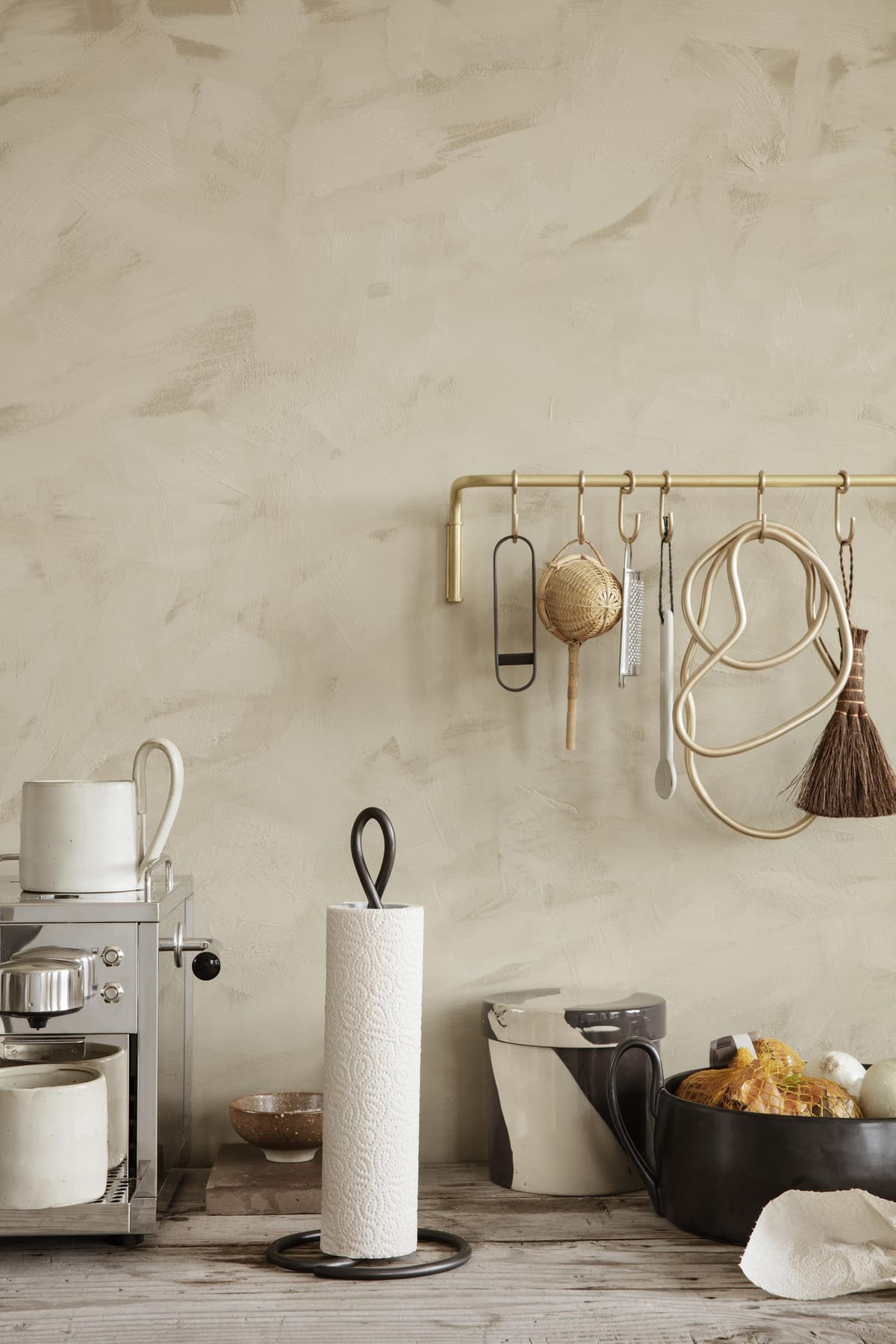 Ferm Living Curvature Keukenrolhouder Zwart/messing thumbnail 3