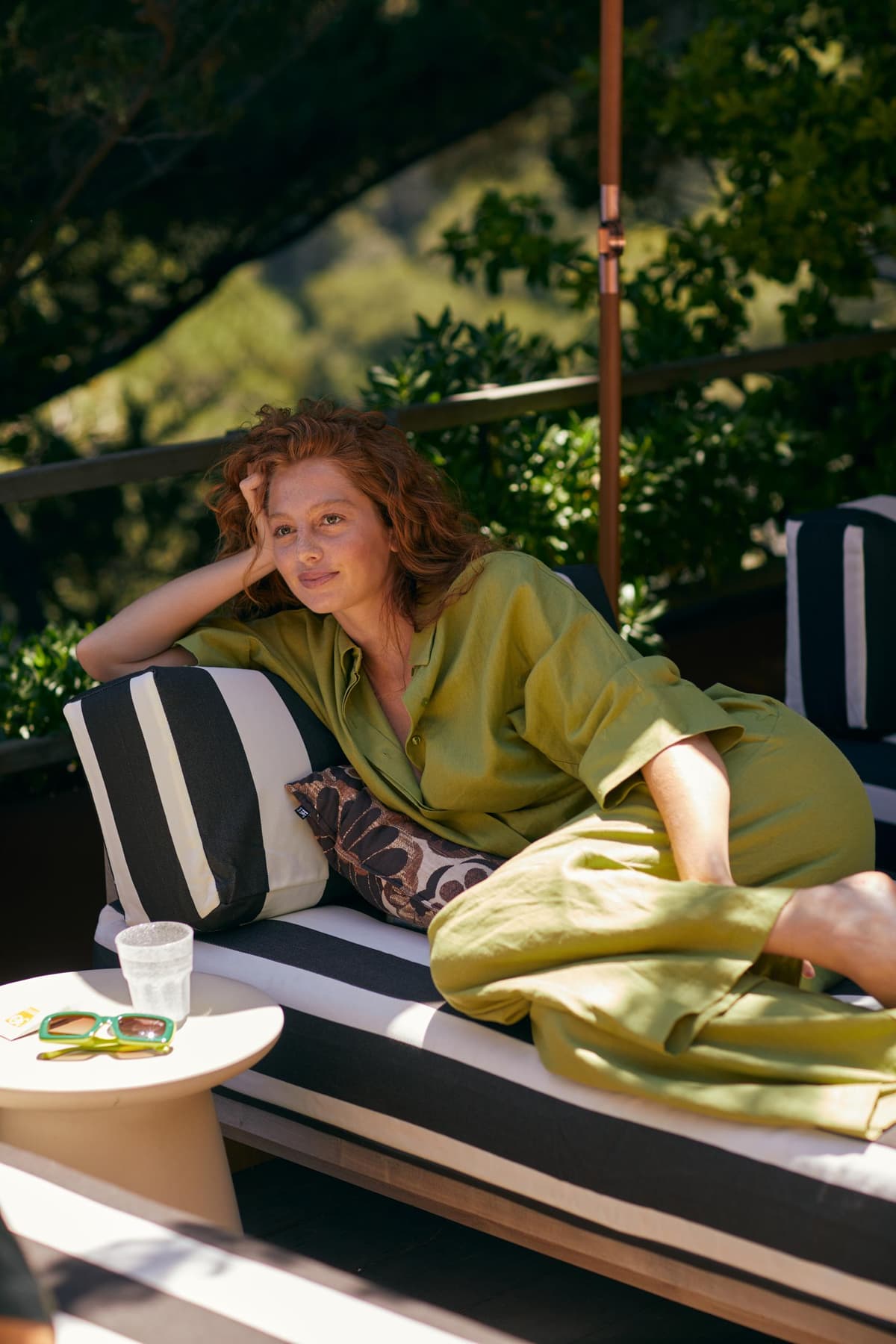 HKliving Outdoor Teak Daybed Botanical thumbnail 4