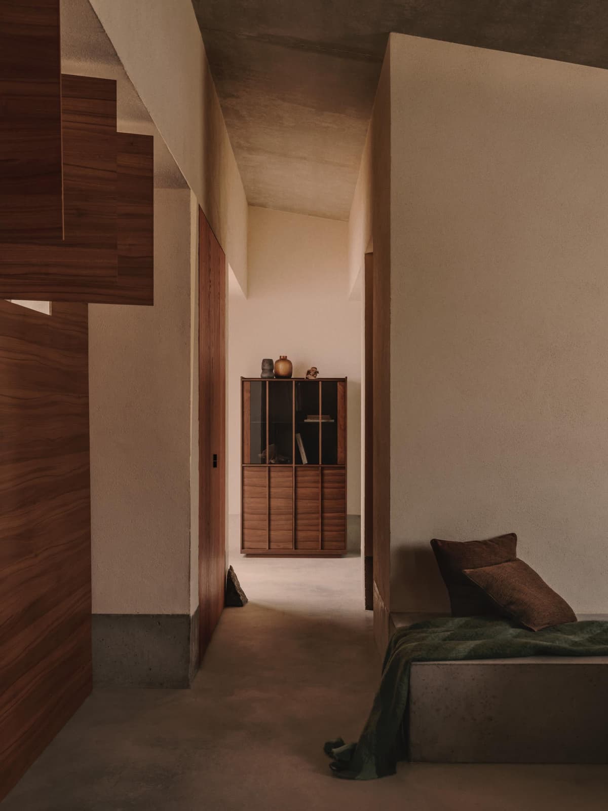 Kave Home Onix Vitrine Kast 101x170 Walnoot thumbnail 2