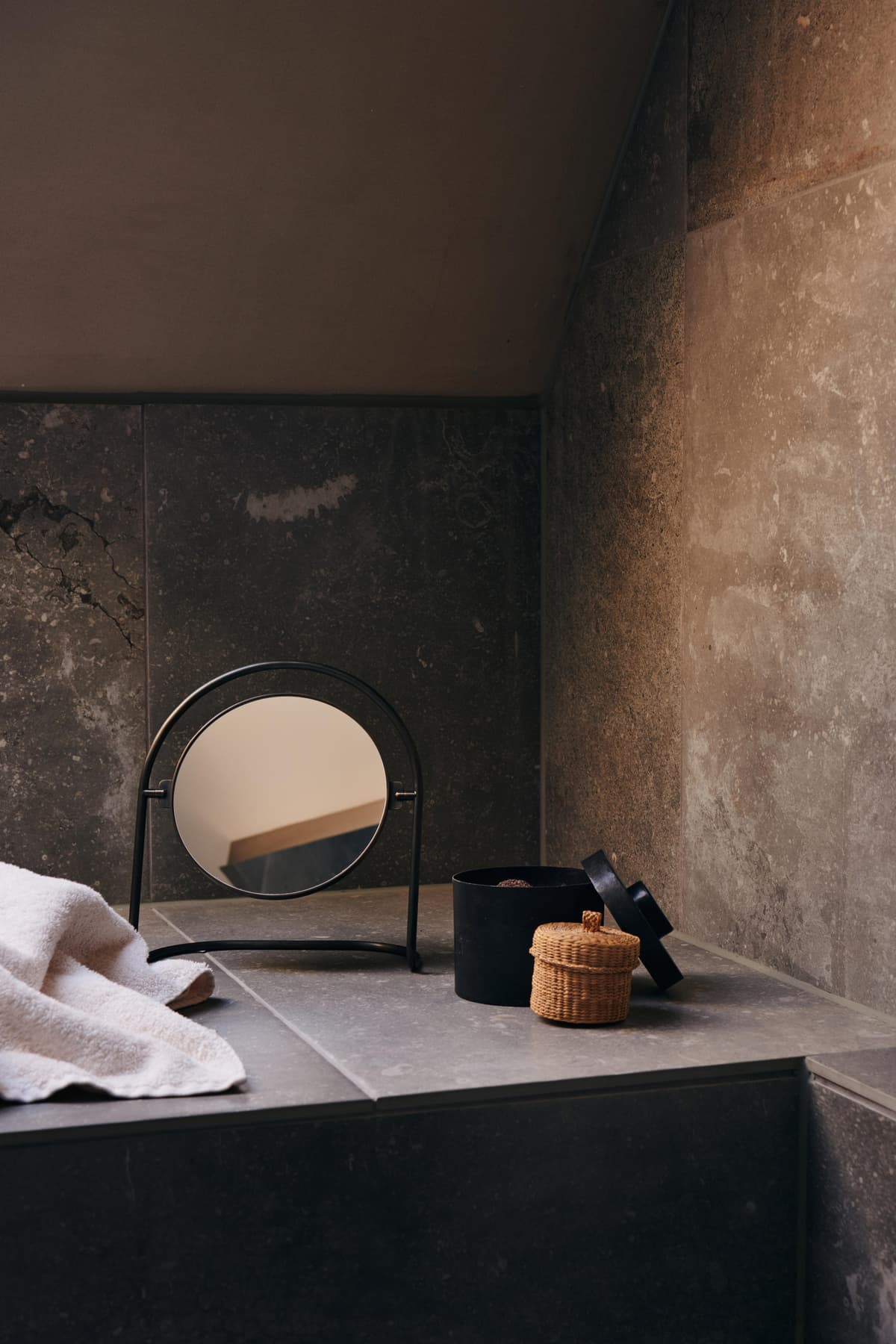 Audo Copenhagen Nimbus Spiegel Tafel Gebronsd Messing thumbnail 4