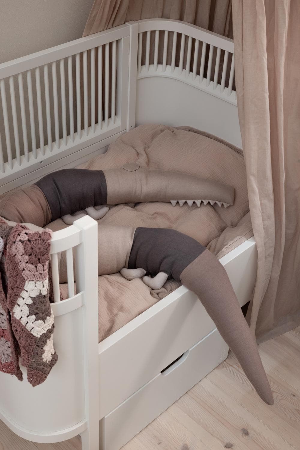 Sebra Sleepy Croc Krokodil Knuffel Gebreid Dusty Blue Mix thumbnail 2