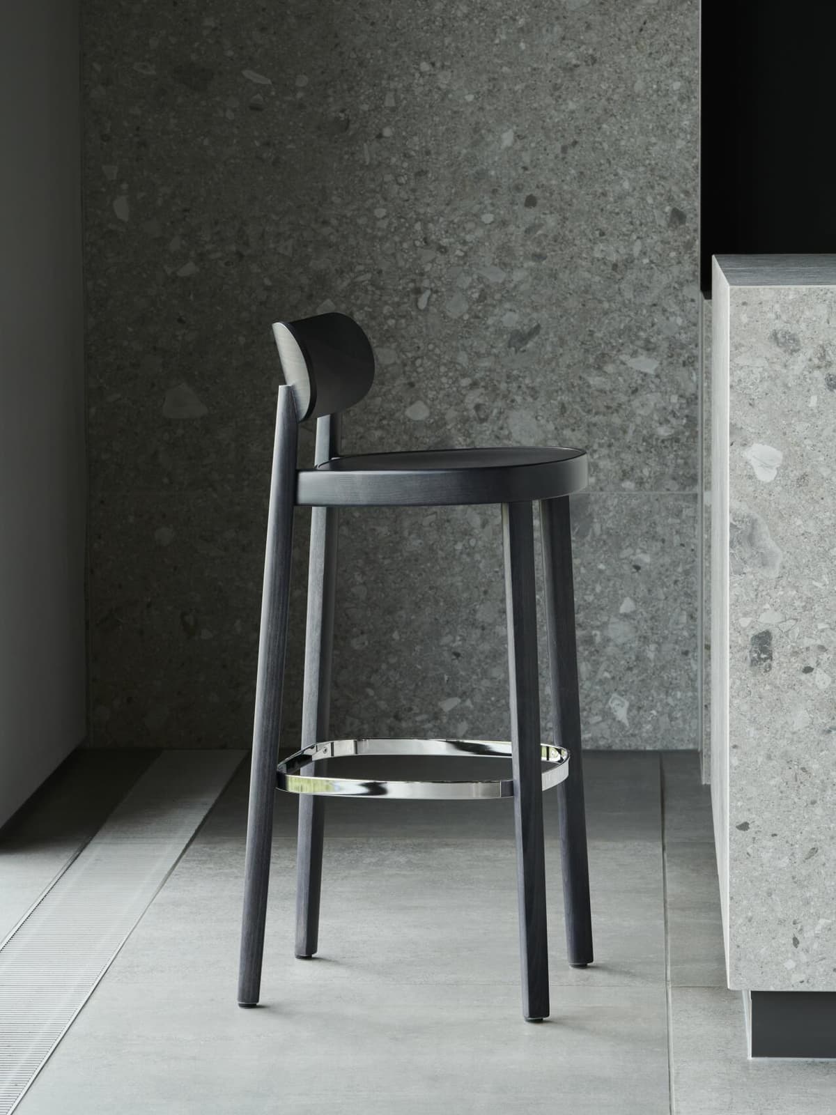Thonet 118 MH Barkruk 75cm Zwart thumbnail 2
