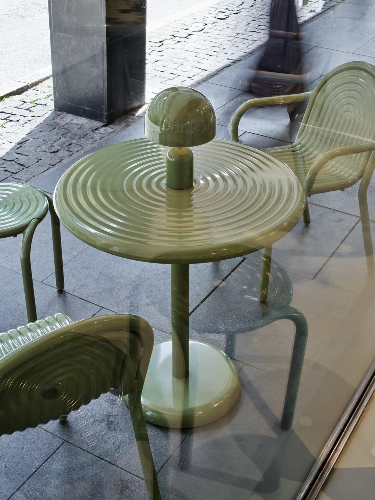 Tom Dixon Groove Round TuintafelØ69,7 Putty thumbnail 4