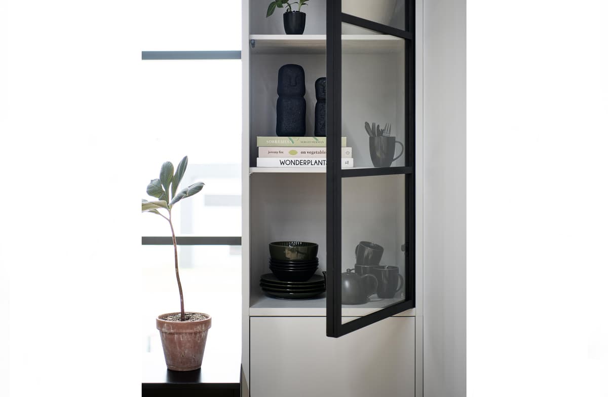 Vtwonen Basic Vitrinekast 2-deurs thumbnail 2