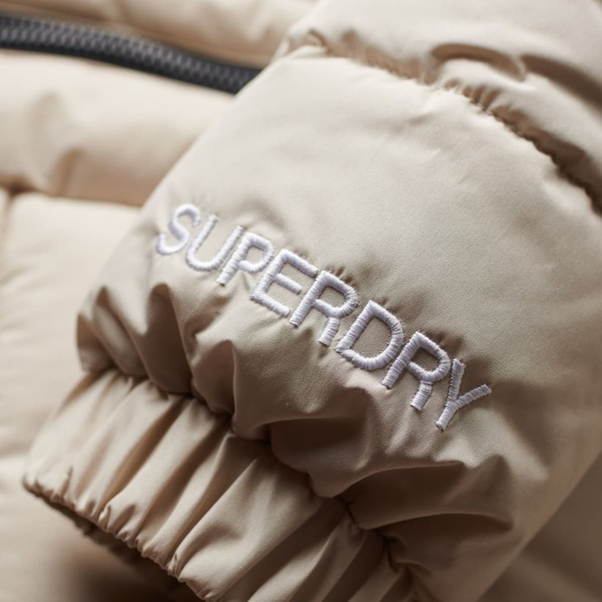 Superdry Hooded Sports Puffer Casual Winterjas Dames Beige Xs/34 thumbnail 3