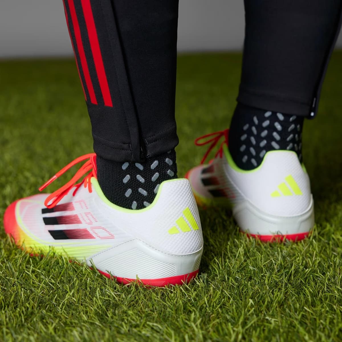 Adidas F50 League Fg/mg Voetbalschoenen Wit 42.5 thumbnail 3