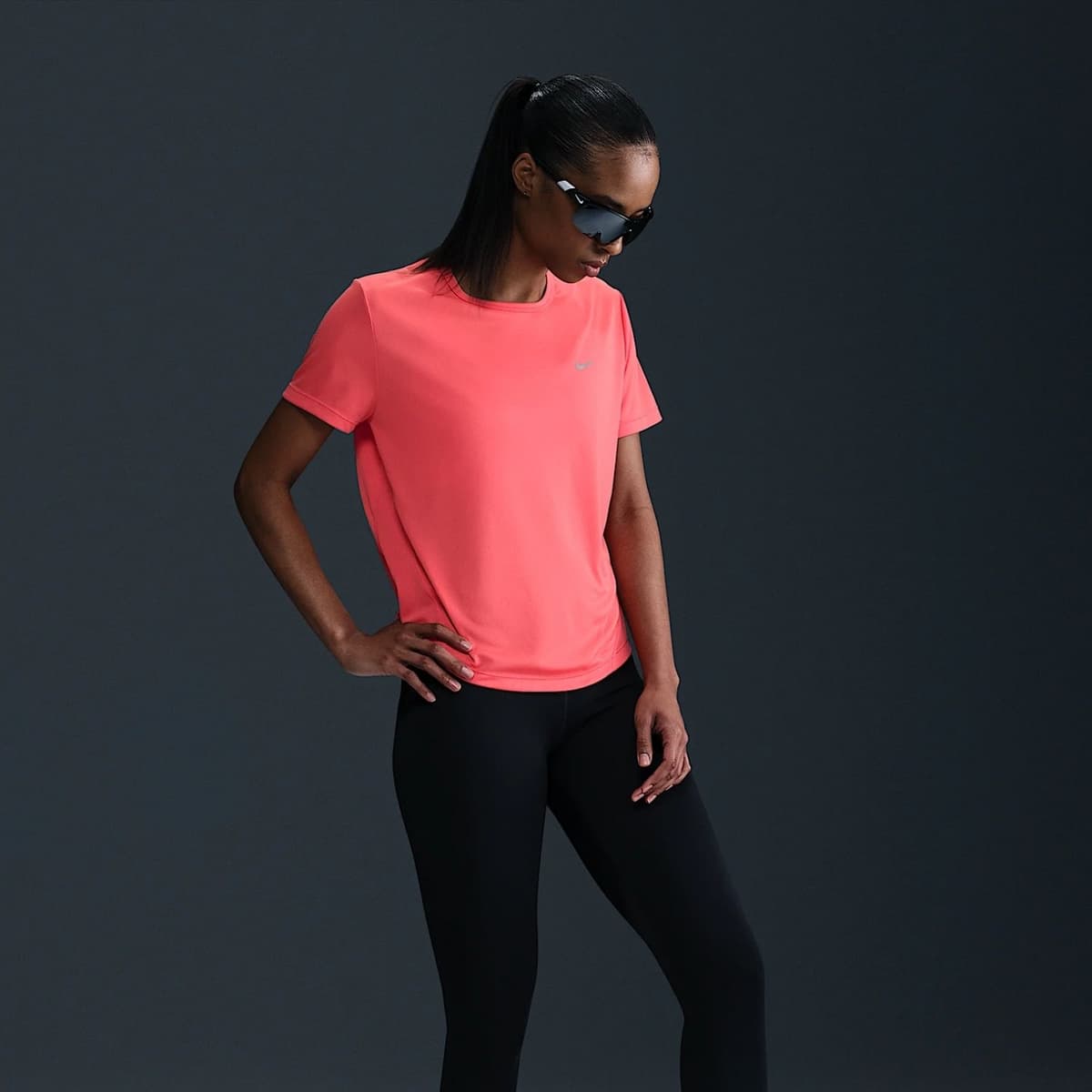 Nike Tempo Sportshirt Dames Rood L/40. thumbnail 2