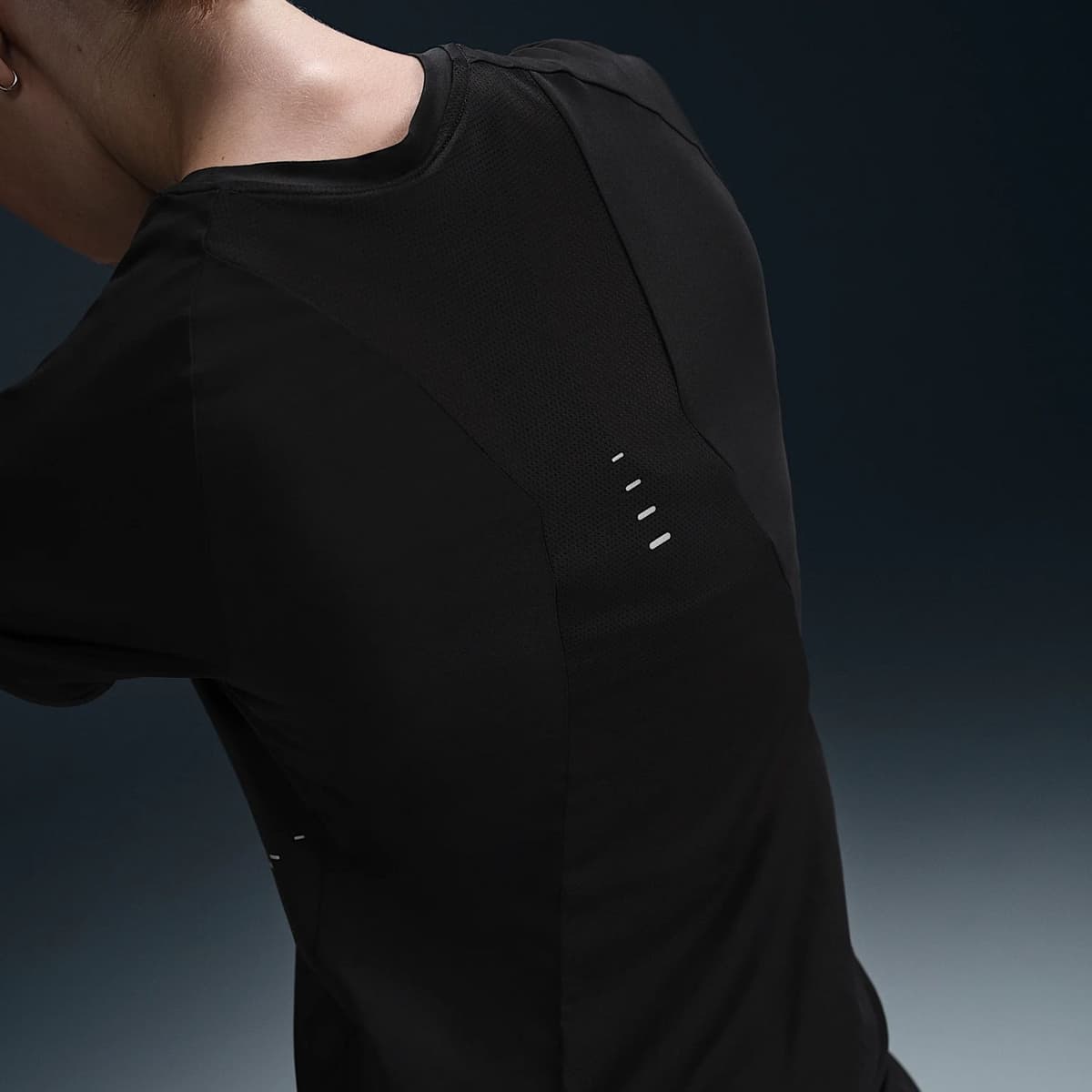 Nike Swift Dri-fit Sportshirt Dames Zwart M/38 thumbnail 5