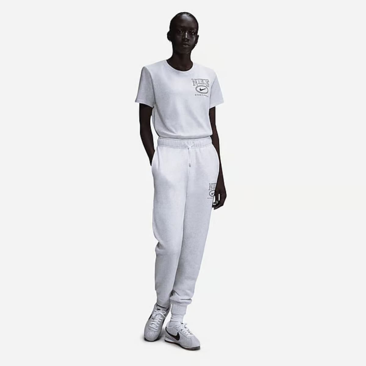 Nike Streatwear Club Ss Casaul T-shirt Dames Midden Grijs L/40. thumbnail 2