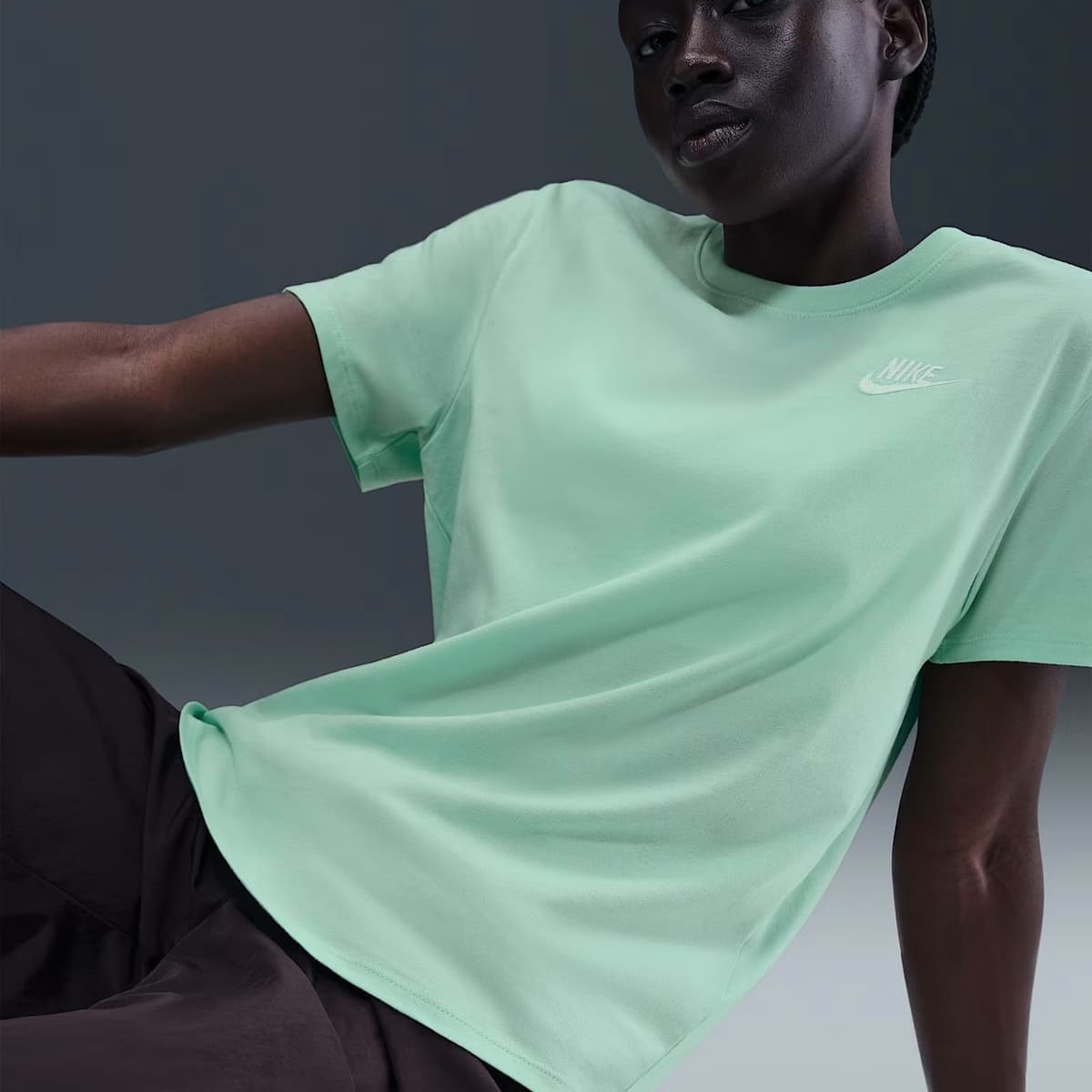 Nike Sportswear Club Essential Casaul T-shirt Dames Mint M/38 thumbnail 4