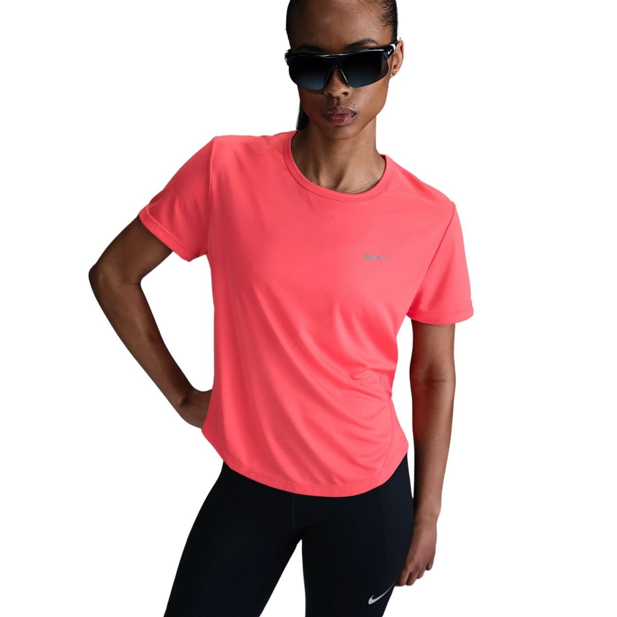 Nike Tempo Sportshirt Dames Rood L/40.
